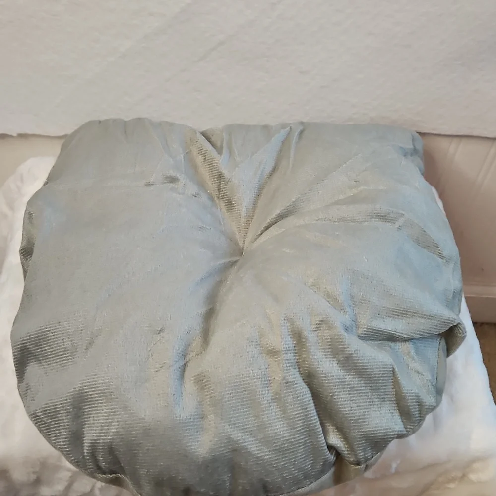 Brand New Gray and White Kitten Cat bed with Hanging Pom Pom Ball for Play